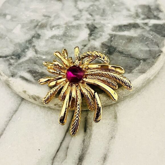 Vintage Brutalist Style Brooch Gold Toned Metal Fuchsia Pink Crystal Pin MCM - Picture 1 of 7